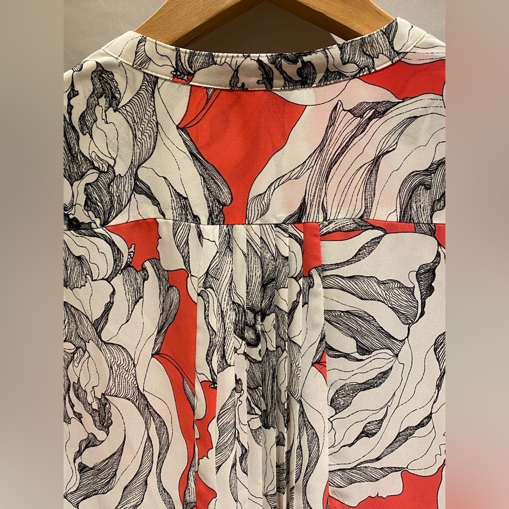 Alfani Floral Coral / Black / White Top, size 8 - Picture 3 of 10